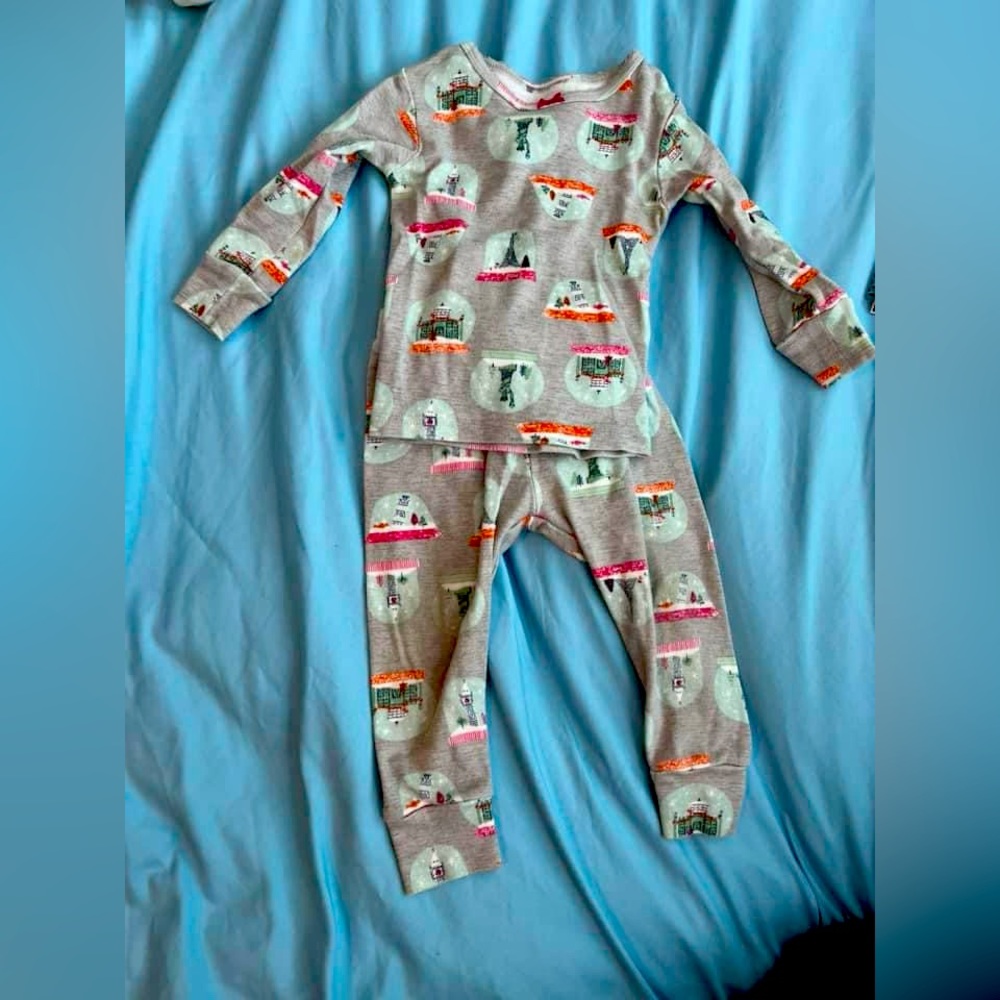 Carter’s Snow globe PJs 12M